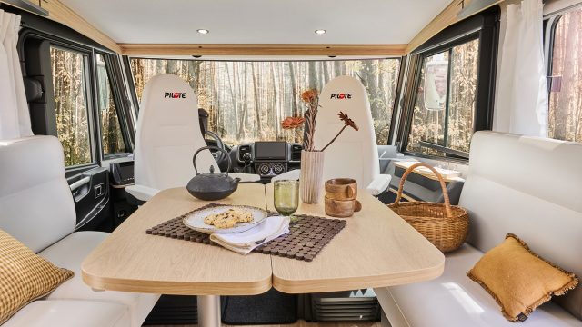 Pilote G740 FGJ lounge